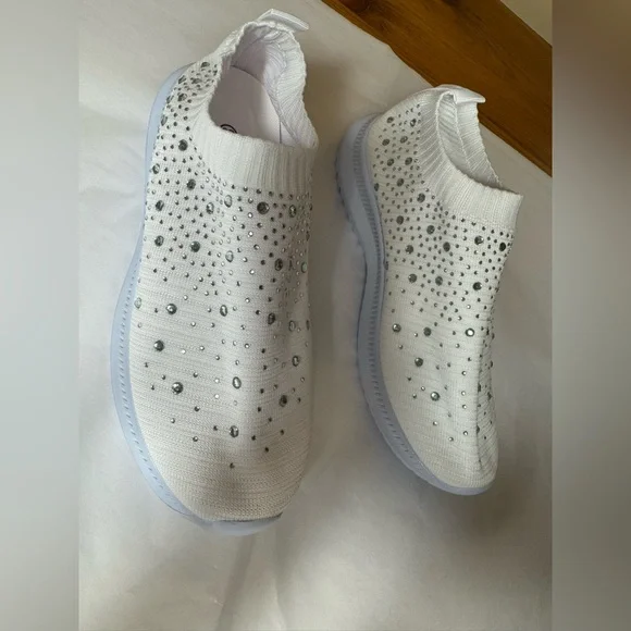 NWOT Women’s Slip-On Sneakers With Rhinestones Accents Lightweight White Size 8 - Picture 5 of 9